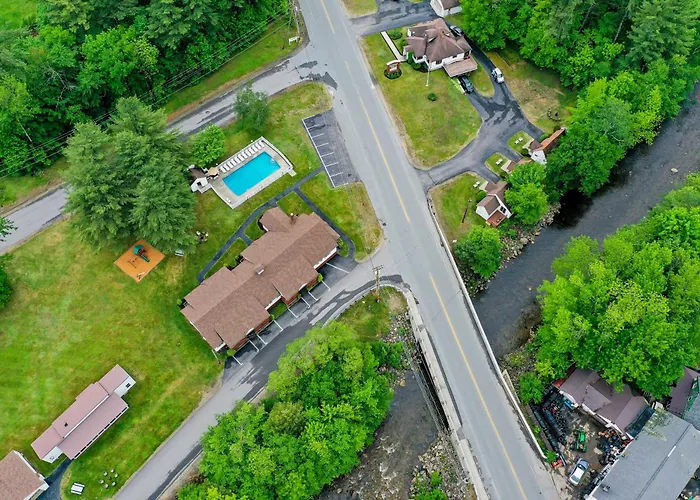 Riverbank Motel